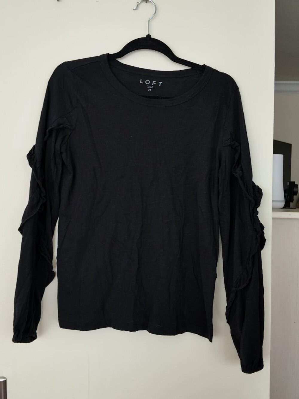 LOFT Black Ruffle Sleeve Long Sleeve Top Crewneck Elastic Cuff | Size M
